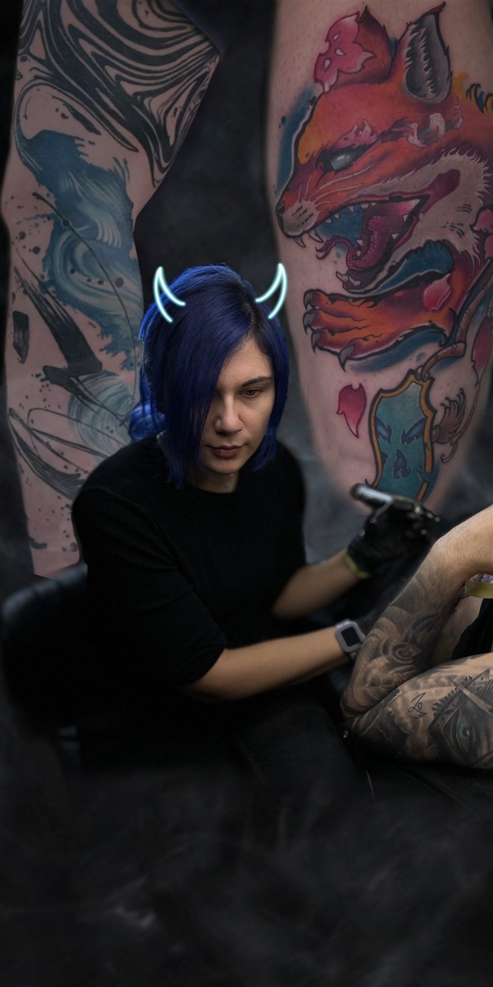Ksu Storm tattooing at convention